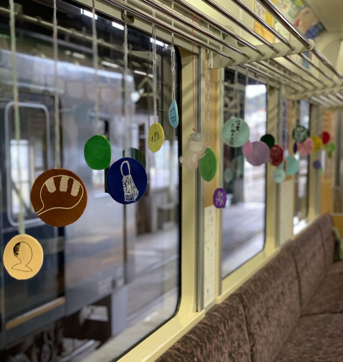 信楽高原鐵道「たぬき列車」装飾完成